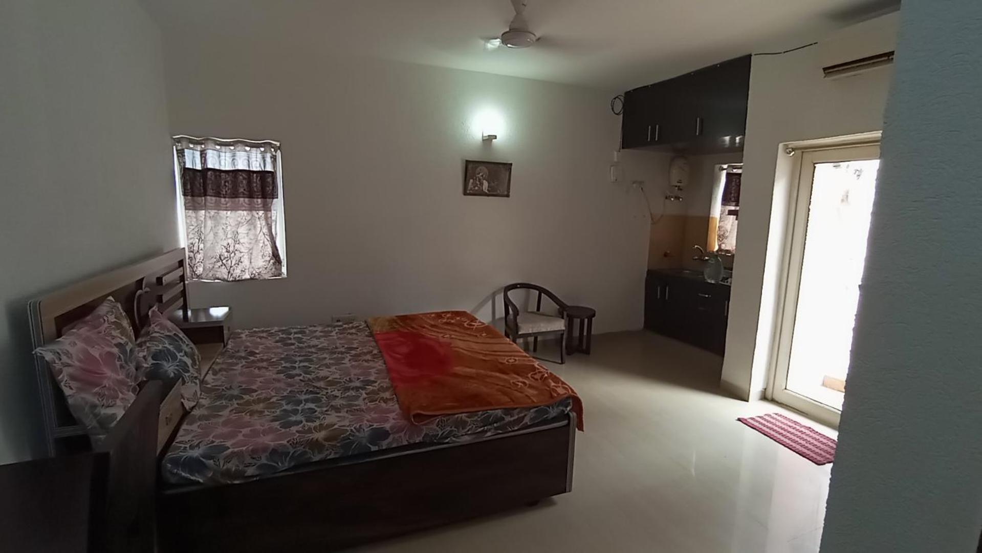 Ac Beautiful Luxury In Omaxe Jai Bankebihariji By Shishamare